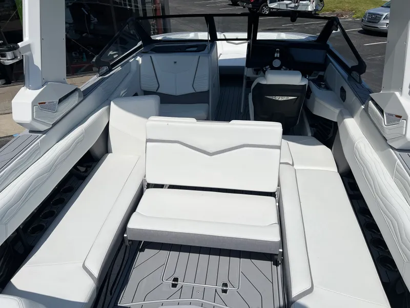 Slide: The Image of Nautique G25 2026 - 27