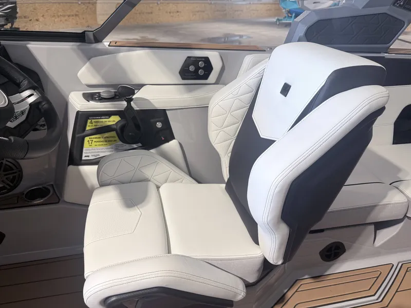 Slide: The Image of Nautique GS24 2026 - 25