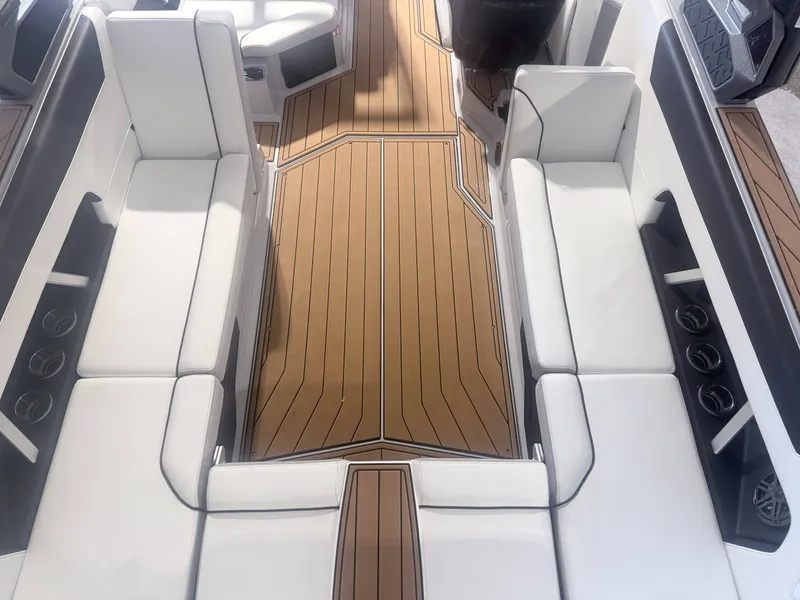Slide: The Image of Nautique GS24 2026 - 11