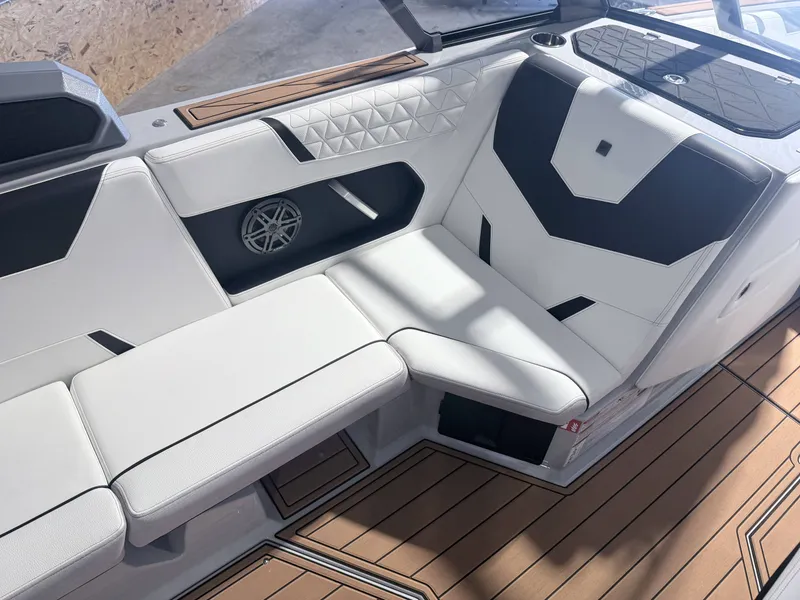 Slide: The Image of Nautique GS24 2026 - 15