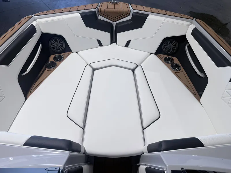 Slide: The Image of Nautique GS24 2026 - 31