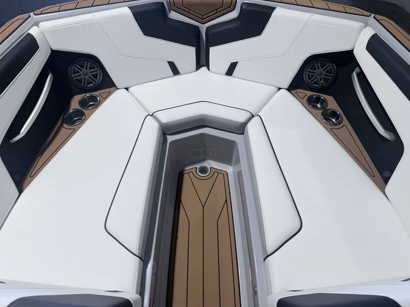 Slide: The Image of Nautique GS24 2026 - 33