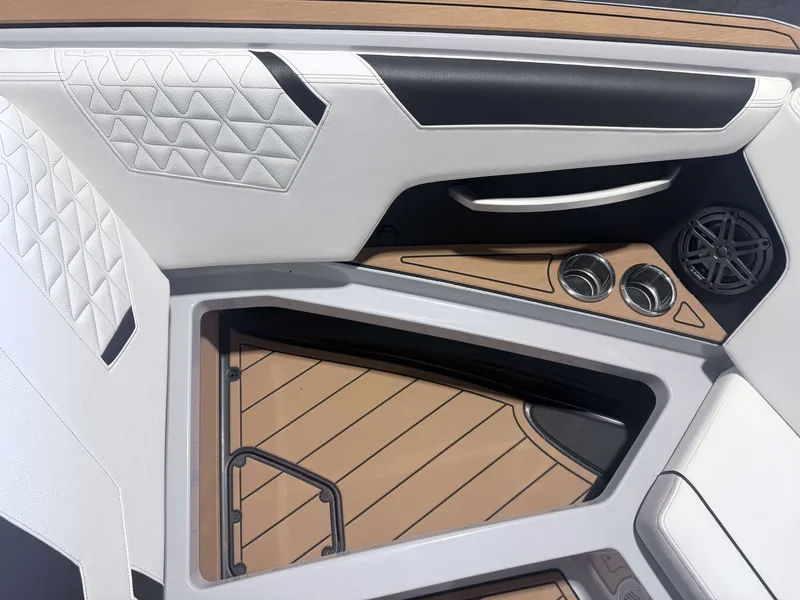 Slide: The Image of Nautique GS24 2026 - 37