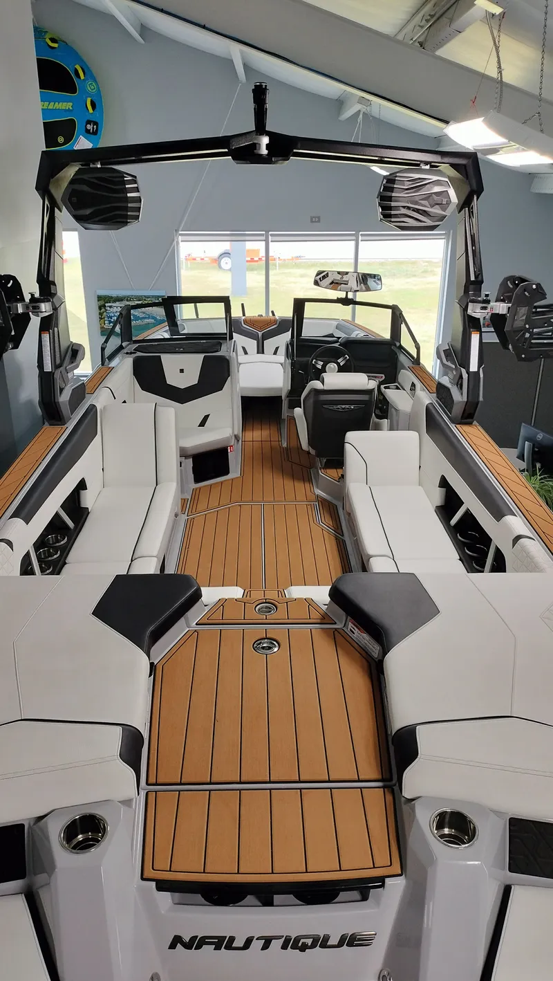 Slide: The Image of Nautique GS24 2026 - 9
