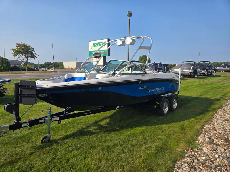 Slide: The Image of Nautique CROSSOVER 211 2008 - 2