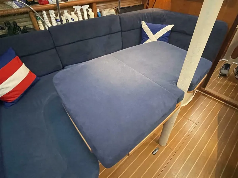 Slide: The Image of CATALINA YACHTS 380 Special 1997 - 11