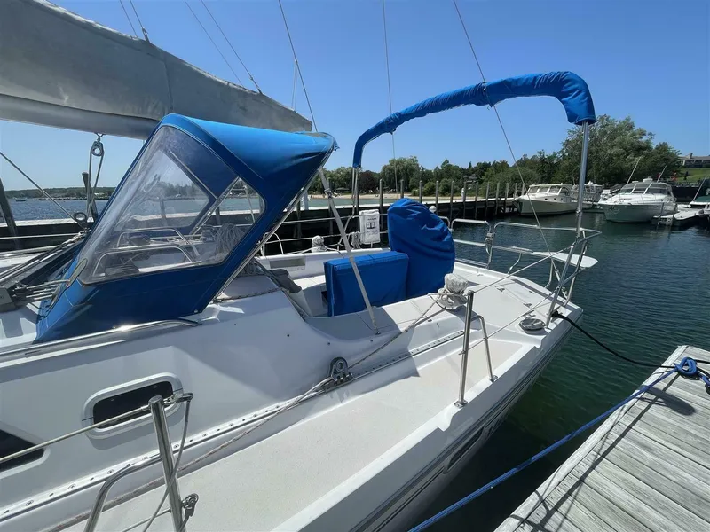 Slide: The Image of CATALINA YACHTS 380 Special 1997 - 35
