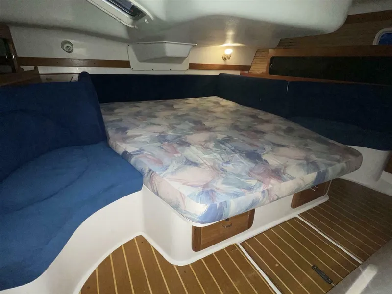 Slide: The Image of CATALINA YACHTS 380 Special 1997 - 25