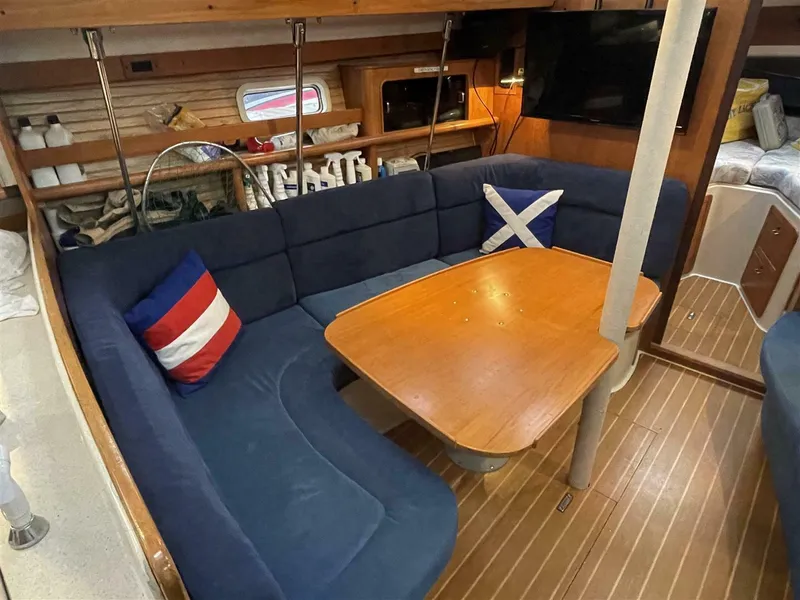 Slide: The Image of CATALINA YACHTS 380 Special 1997 - 12