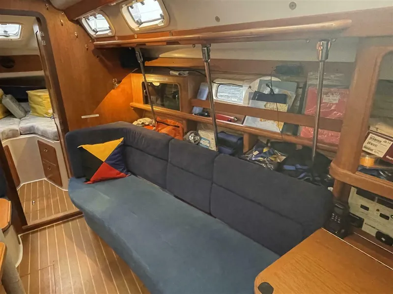 Slide: The Image of CATALINA YACHTS 380 Special 1997 - 24