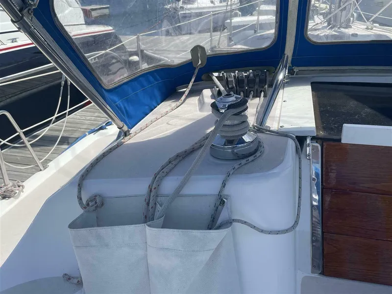 Slide: The Image of CATALINA YACHTS 380 Special 1997 - 40