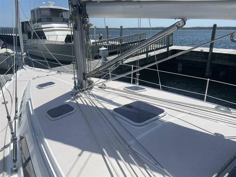 Slide: The Image of CATALINA YACHTS 380 Special 1997 - 37