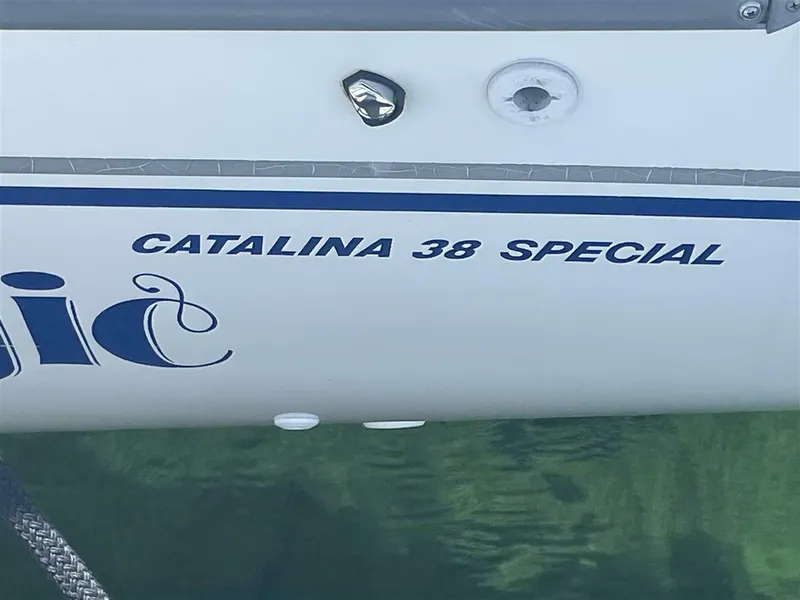 Slide: The Image of CATALINA YACHTS 380 Special 1997 - 49