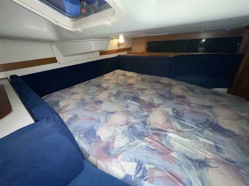 Slide: The Image of CATALINA YACHTS 380 Special 1997 - 18