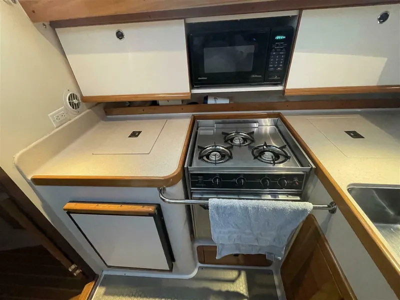 Slide: The Image of CATALINA YACHTS 380 Special 1997 - 14