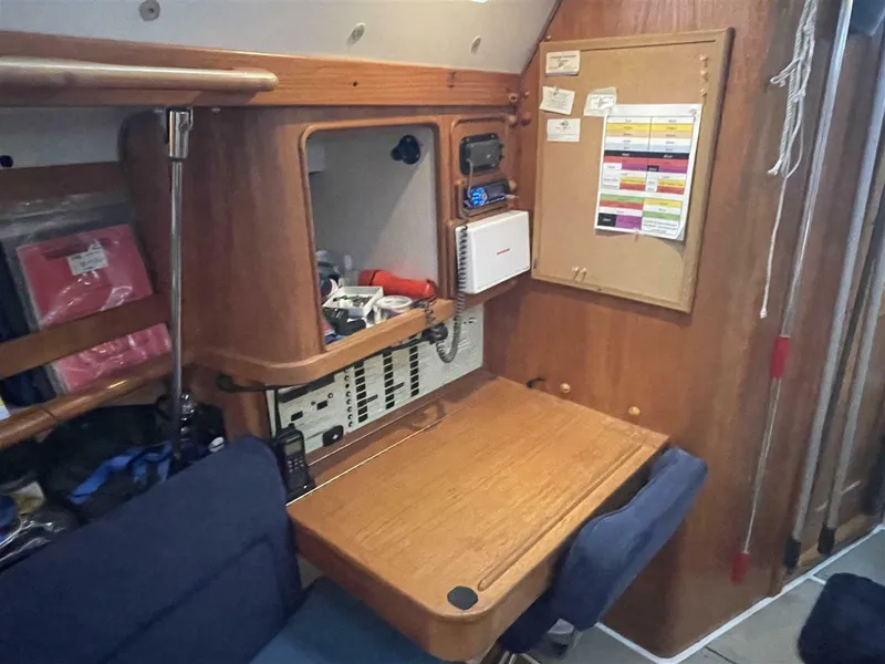 Slide: The Image of CATALINA YACHTS 380 Special 1997 - 27
