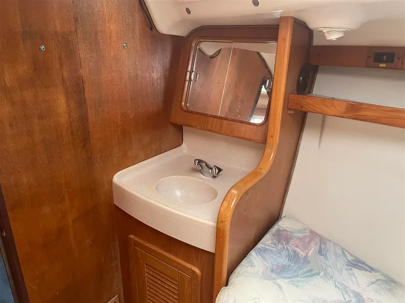 Slide: The Image of CATALINA YACHTS 380 Special 1997 - 3