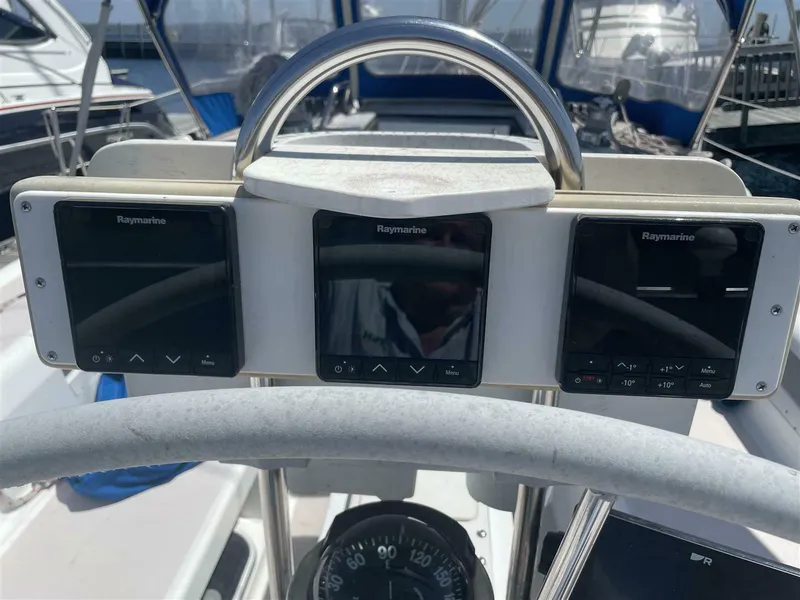 Slide: The Image of CATALINA YACHTS 380 Special 1997 - 42