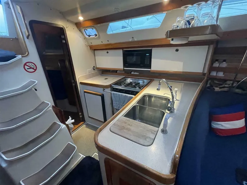 Slide: The Image of CATALINA YACHTS 380 Special 1997 - 22