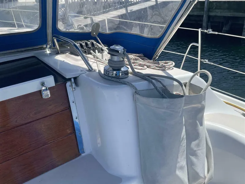 Slide: The Image of CATALINA YACHTS 380 Special 1997 - 43