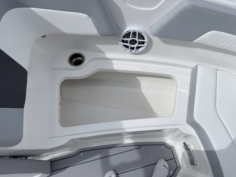 Slide: The Image of Chaparral 23 SSi 2026 - 21