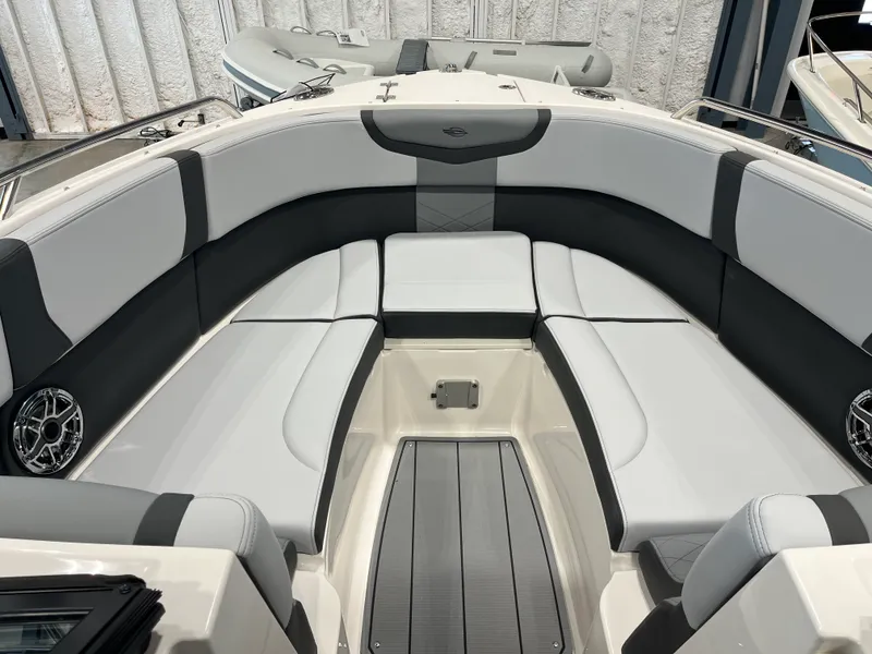 Slide: The Image of Chaparral 270 OSX 2025 - 20