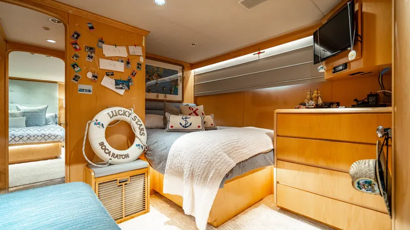 Slide: The Image of Broward Raised Pilothouse MY 1998 - 25