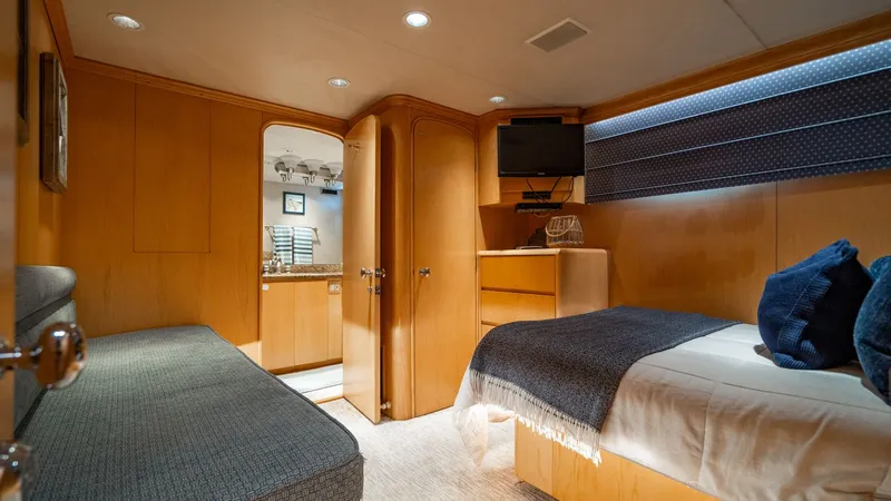 Slide: The Image of Broward Raised Pilothouse MY 1998 - 22