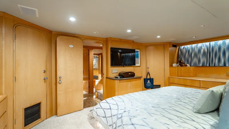 Slide: The Image of Broward Raised Pilothouse MY 1998 - 18