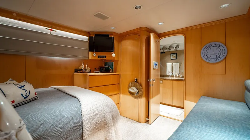 Slide: The Image of Broward Raised Pilothouse MY 1998 - 26