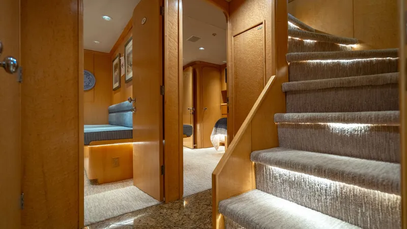 Slide: The Image of Broward Raised Pilothouse MY 1998 - 15