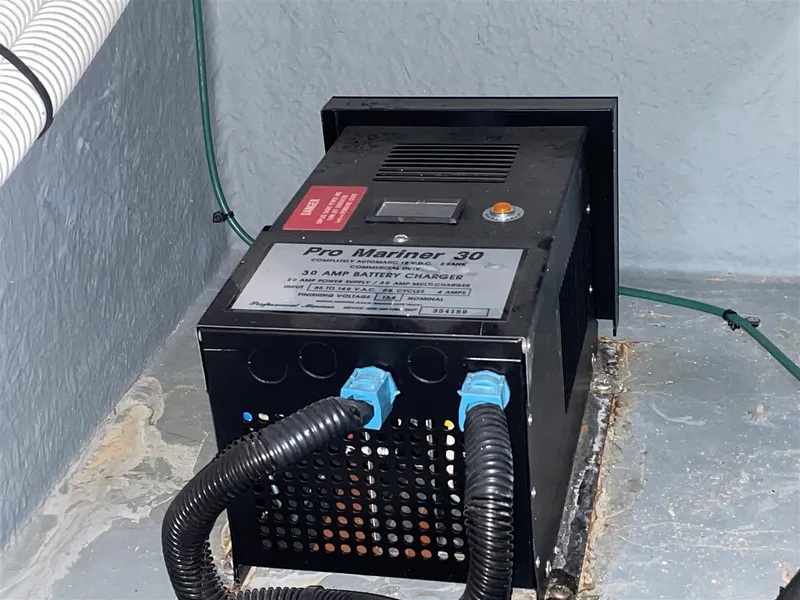 Slide: The Image of Sea Ray 300 Weekender 1993 - 22