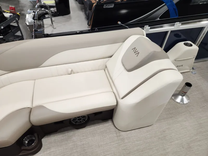 Slide: The Image of Avalon LSZ - 23 FT Quad Lounger "Cloudline Drift" 2026 - 7