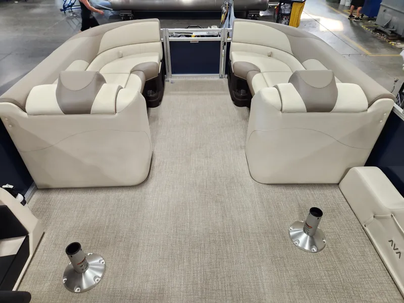 Slide: The Image of Avalon LSZ - 23 FT Quad Lounger "Cloudline Drift" 2026 - 6
