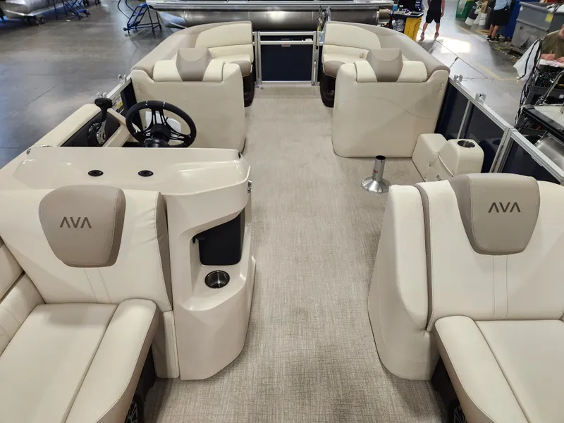 Slide: The Image of Avalon LSZ - 23 FT Quad Lounger "Cloudline Drift" 2026 - 5