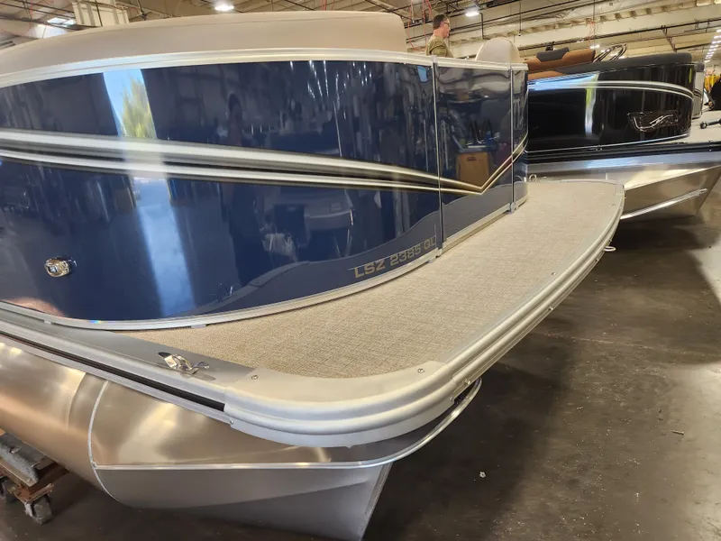 Slide: The Image of Avalon LSZ - 23 FT Quad Lounger "Cloudline Drift" 2026 - 3