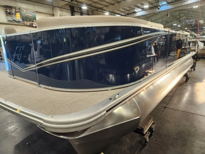 Slide: The Image of Avalon LSZ - 23 FT Quad Lounger "Cloudline Drift" 2026 - 2