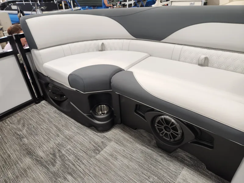 Slide: The Image of Avalon LSZ - 23 FT Quad Lounger Triple toon "Stillwater Grey" 2026 - 6