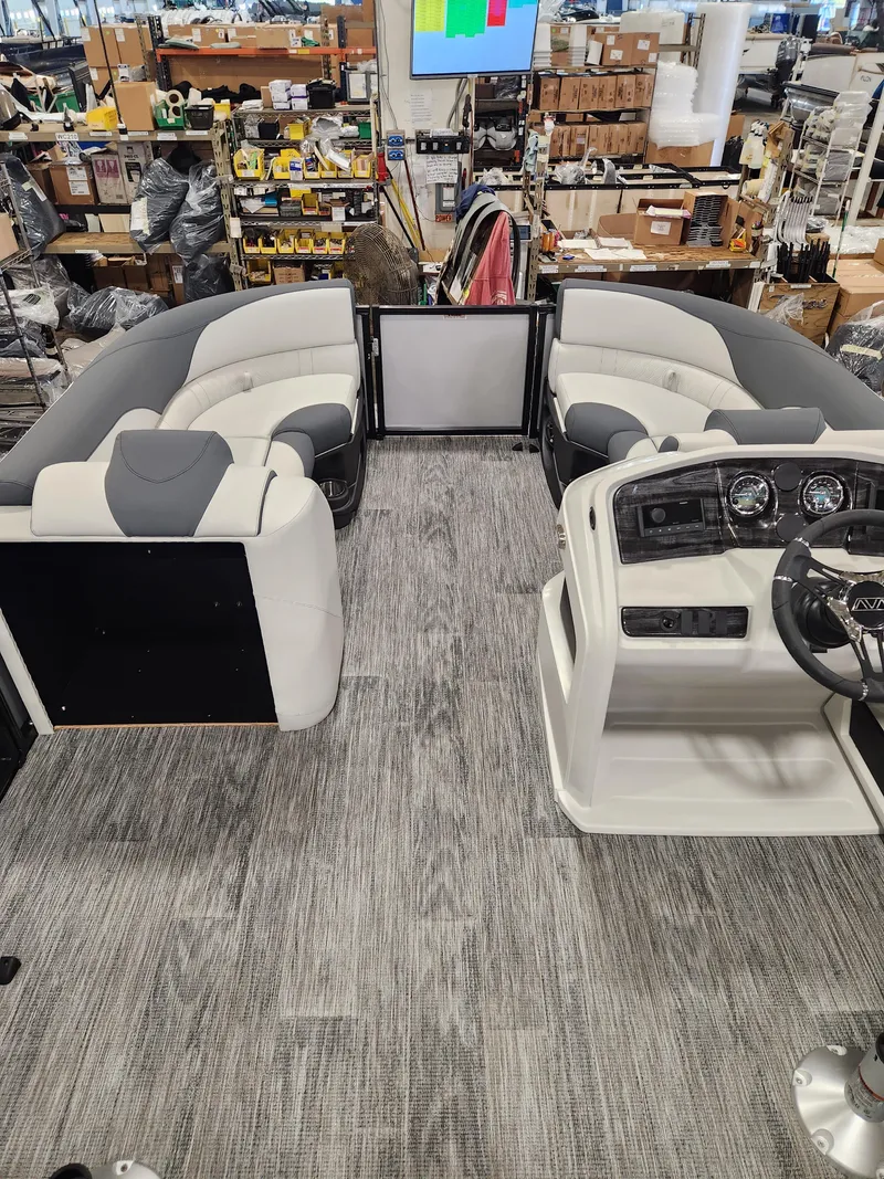 Slide: The Image of Avalon LSZ - 23 FT Quad Lounger Triple toon "Stillwater Grey" 2026 - 3