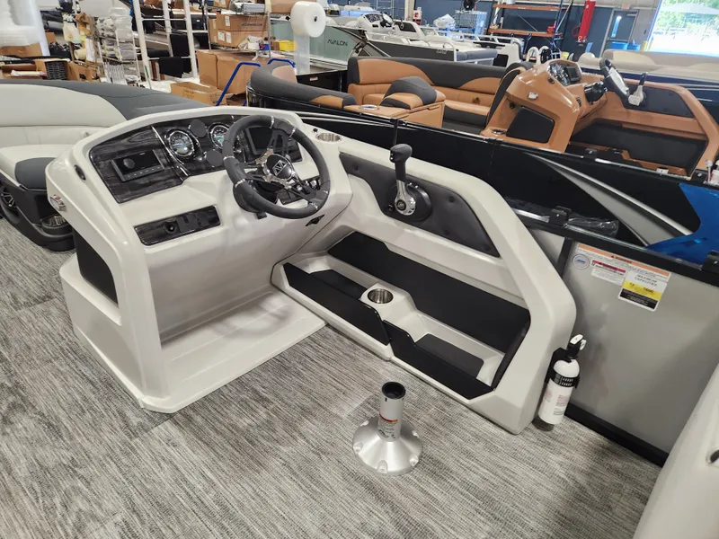 Slide: The Image of Avalon LSZ - 23 FT Quad Lounger Triple toon "Stillwater Grey" 2026 - 8