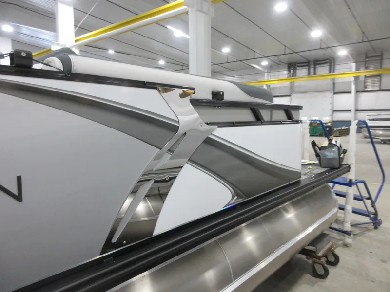 Slide: The Image of Avalon LSZ - 23 FT Quad Lounger Triple toon "Stillwater Grey" 2026 - 11