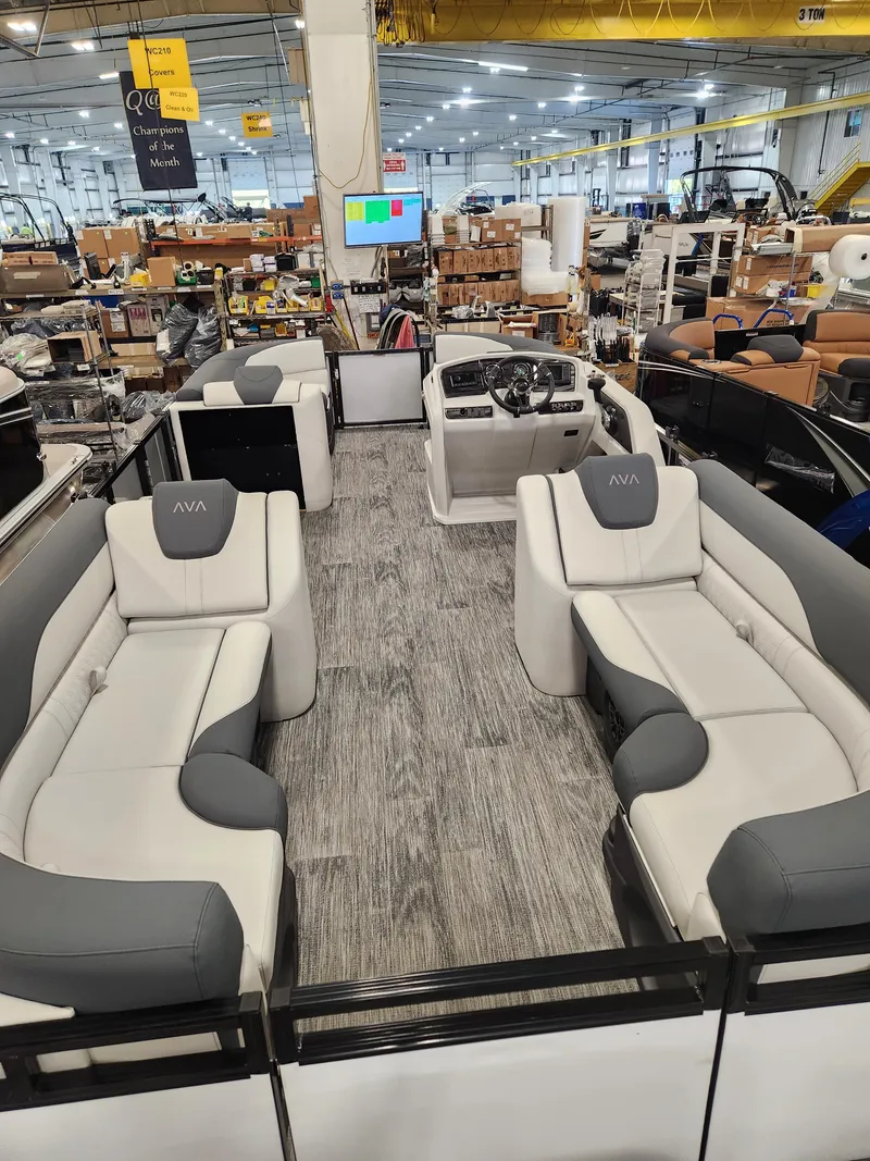 Slide: The Image of Avalon LSZ - 23 FT Quad Lounger Triple toon "Stillwater Grey" 2026 - 4