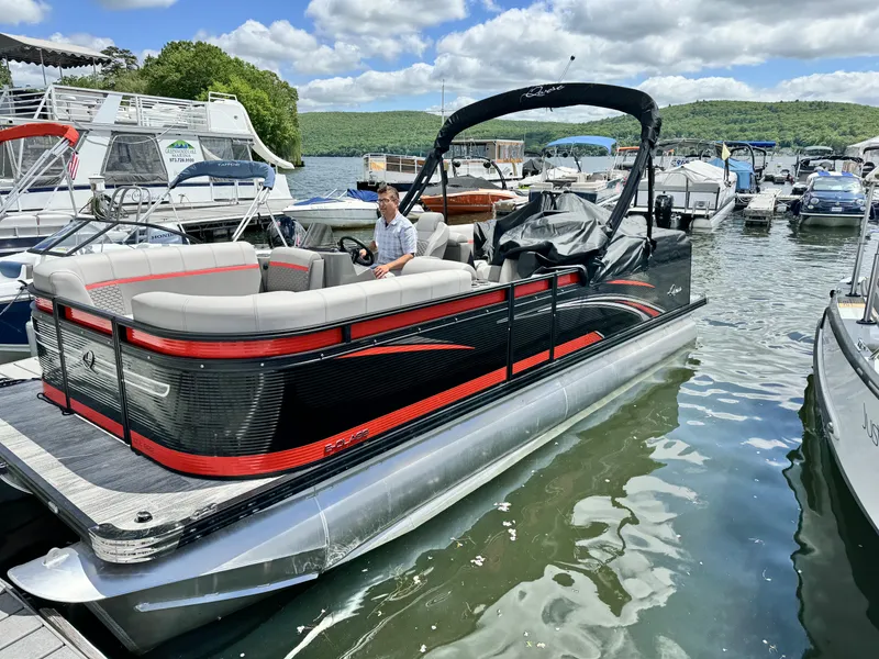 The Image of Qwest 822 E-Class RLS Triple toon 2023 - 3