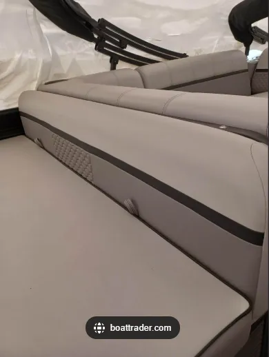 Slide: The Image of Qwest "Onyx & Alloy" 822 E-Class Lanai Triple toon 2023 - 2