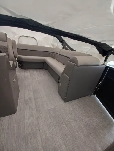 Slide: The Image of Qwest "Onyx & Alloy" 822 E-Class Lanai Triple toon 2023 - 1