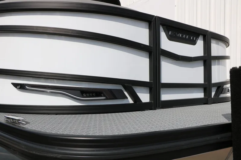 Slide: The Image of EVOTTI 723 QL Tri-Toon 2026 - 3