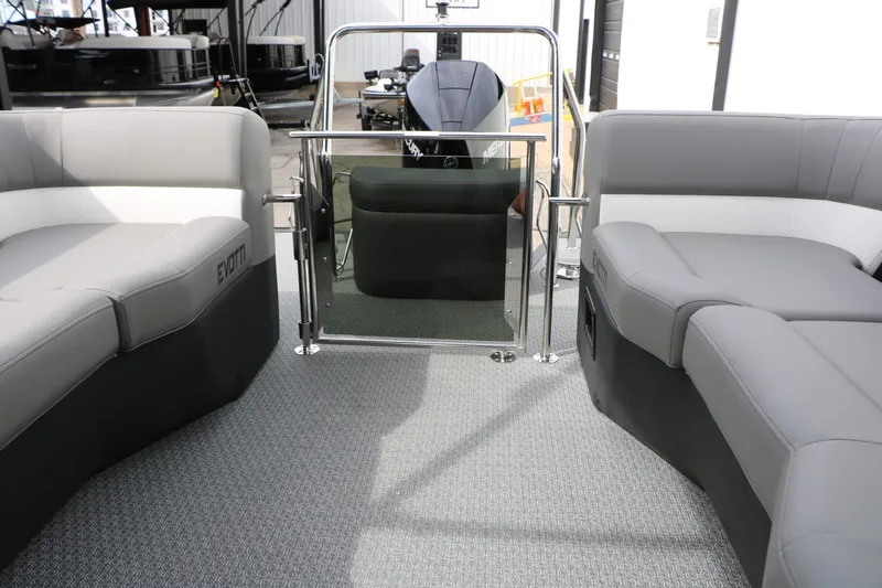 Slide: The Image of EVOTTI 723 QL Tri-Toon 2026 - 50