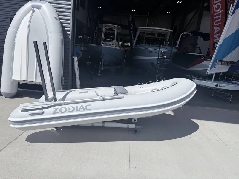Slide: The Image of ZODIAC Nomad 3.3 ALU R 2025 - 1