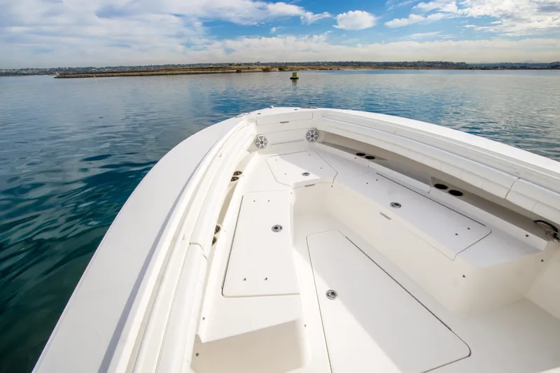 Slide: The Image of Regulator Marine 25 Center Console 2017 - 7