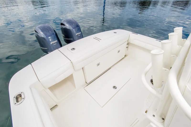 Slide: The Image of Regulator Marine 25 Center Console 2017 - 12